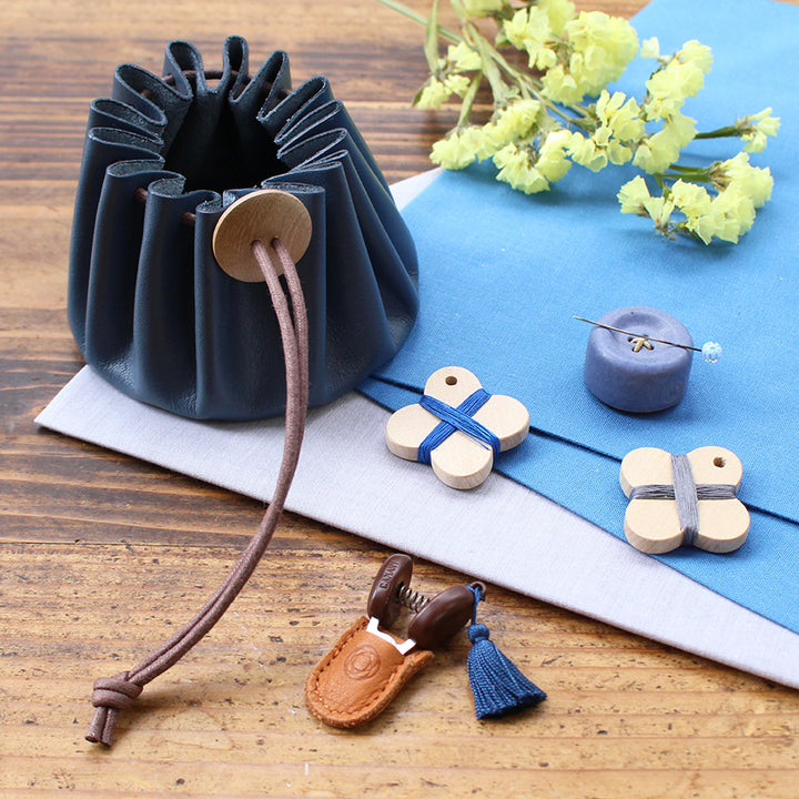 白なめし革の巾着