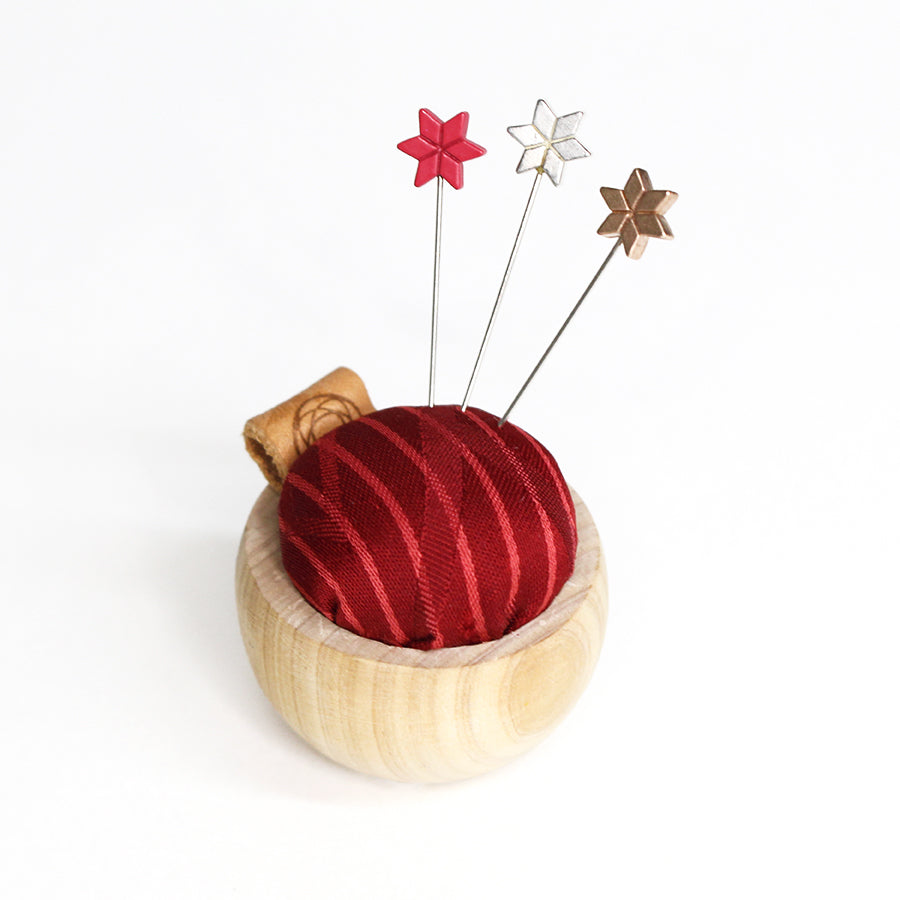 【数量限定・予約B:入荷11月下旬】ならの木底の道具入れ お裁縫セット あか