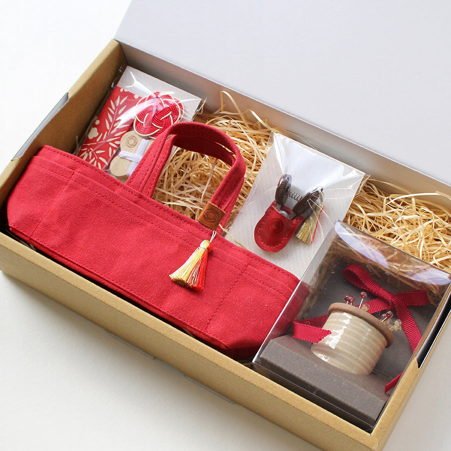 【数量限定・予約B:入荷11月下旬】豆道具入れのお裁縫セット あか