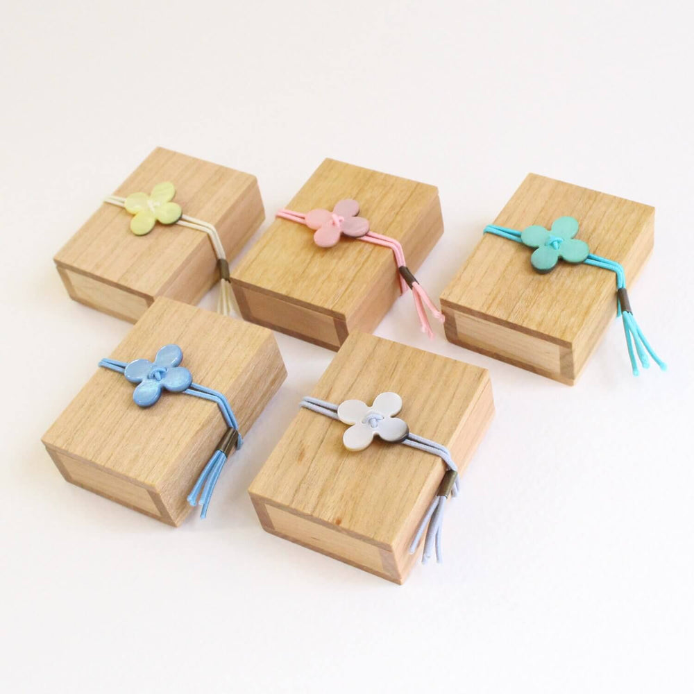 木箱入り待針 貝釦の帯留め - Cohana Online Store